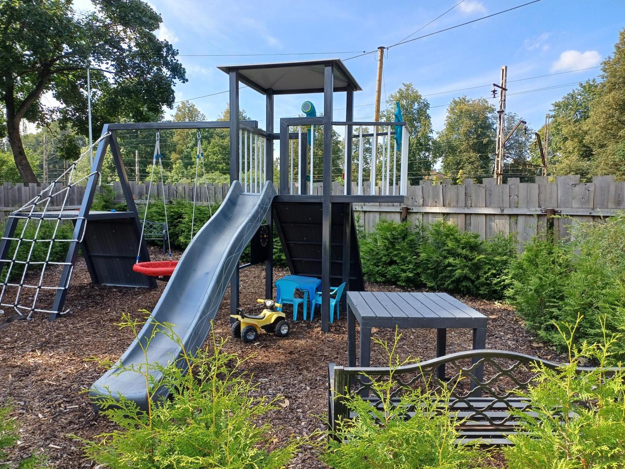 Green Garden & Private Parking Apartments With Playground Riga Kültér fotó